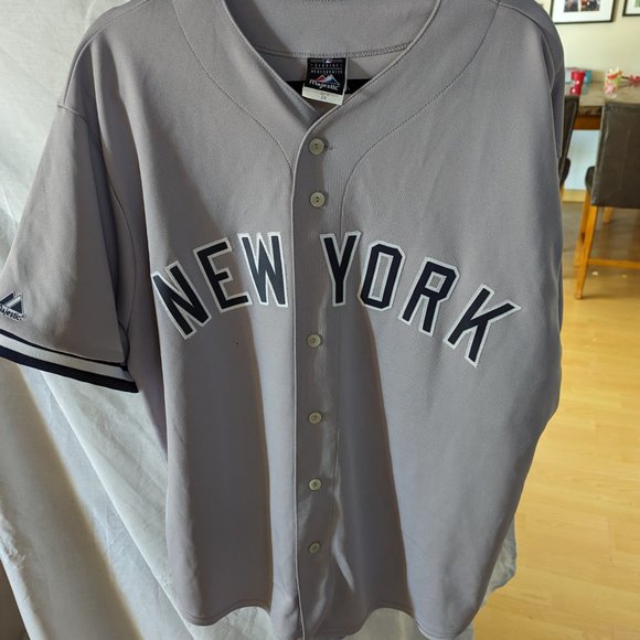 MAJESTIC YANKEES #25 GLEYBER TORRES AWAY JERSEY - 2X - Picture 4 of 9